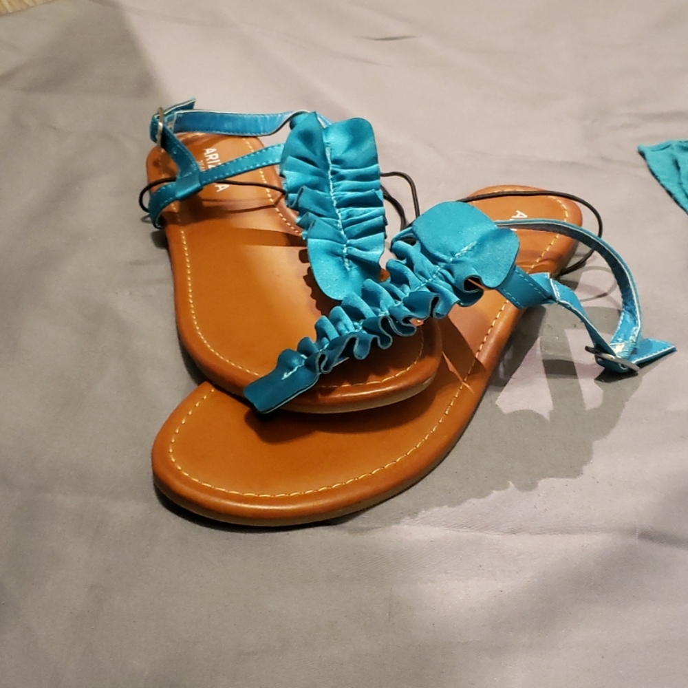 Top/sandals - Picture 2 of 3
